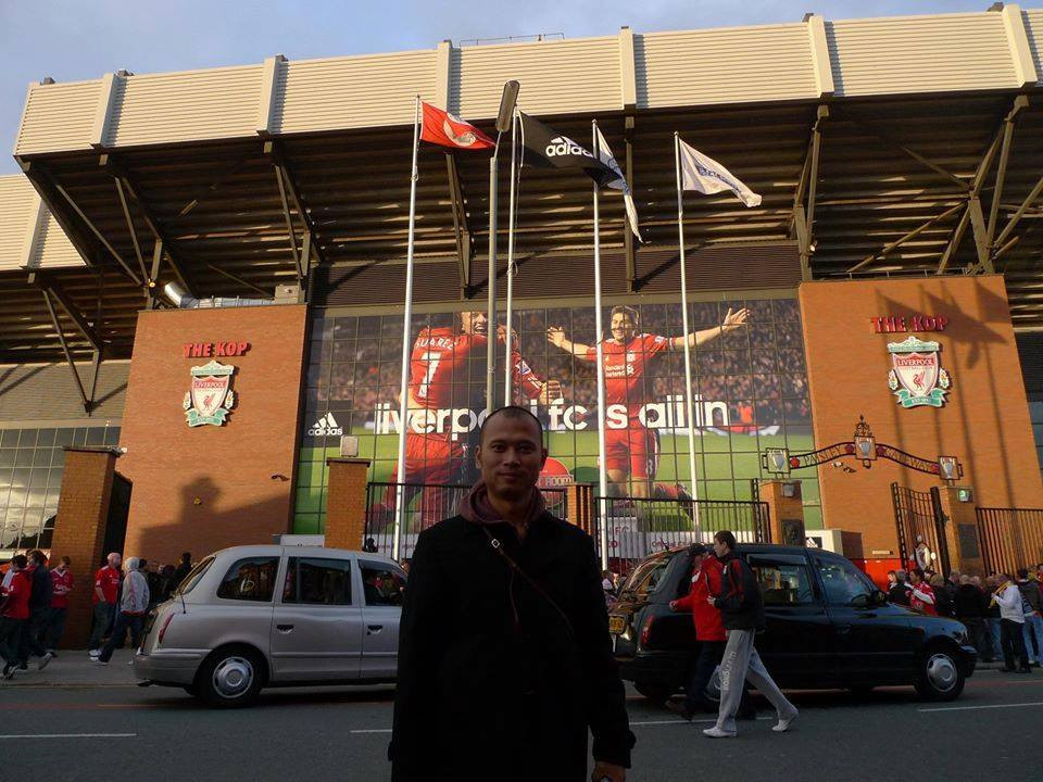 Long Vũ trong một chuyến công tác nước ngoài. Công việc gắn với Thể thao nên anh thường có những chuyến công tác xem và học hỏi các đồng nghiệp trong nghành truyền hình về thể thao.