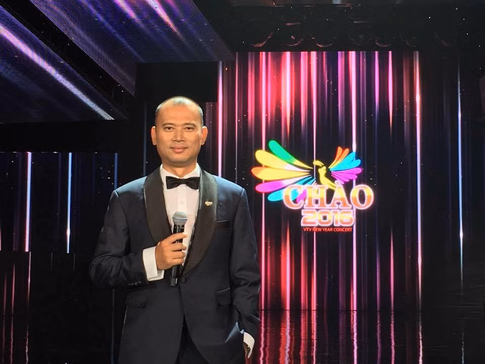 Vì chơi thân với đạo diễn Đỗ Thanh Hải nên MC Long Vũ có đôi lần dẫn chương trình Chào Xuân.