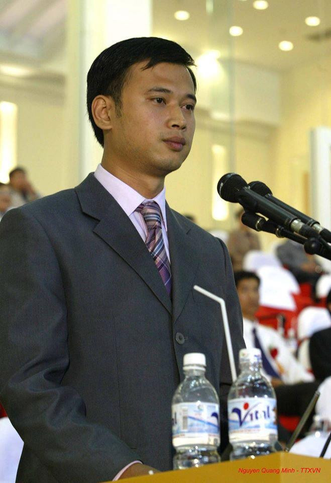  MC Long Vũ thời còn trẻ được rất nhiều khán giả nữ yêu mến vì ngoại hình điển trai và khả năng ăn nói lưu loát.