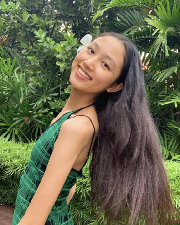 Cô chủ động tạo dáng và phối hợp nhuần nhuyễn với các nhiếp ảnh để tạo nên những khung hình chất lượng.