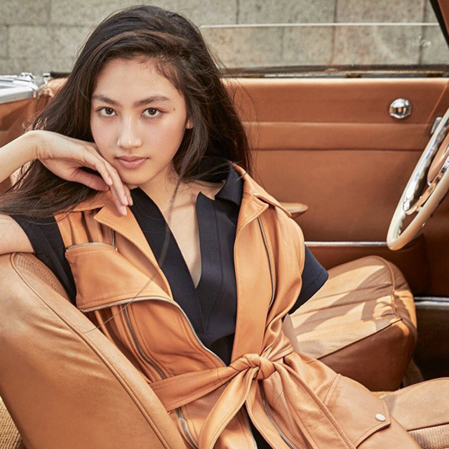 Trong một bài phỏng vấn, “ông trùm phim xã hội đen Hong Kong” tiết lộ con gái trầm tính, hướng nội và giàu tình cảm.