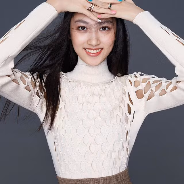 Họ vẫn hy vọng con gái của mình nên chú trọng hơn vào việc học.