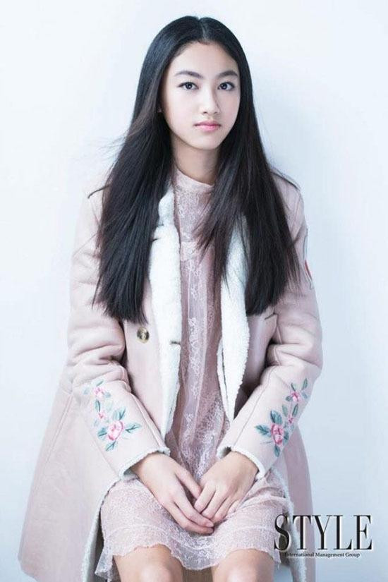 “Tuy nhiên, tôi muốn xác định rõ với con trải nghiệm và theo đuổi là hai thứ hoàn toàn khác nhau. Chúng tôi yêu cầu bé phải tốt nghiệp trung học, sau nó mới tính đến chuyện có gia nhập làng giải trí hay không”, nam diễn viên nổi tiếng chia sẻ.