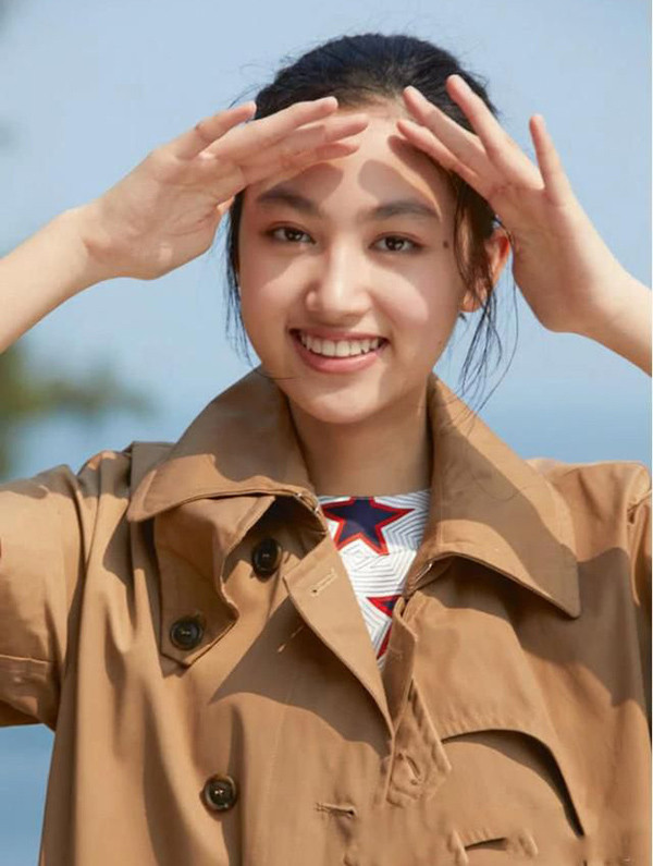 Thực tế Nhậm Đạt Hoa đã tạo mọi điều kiện để con làm quen với làng giải trí từ khi còn khá sớm.