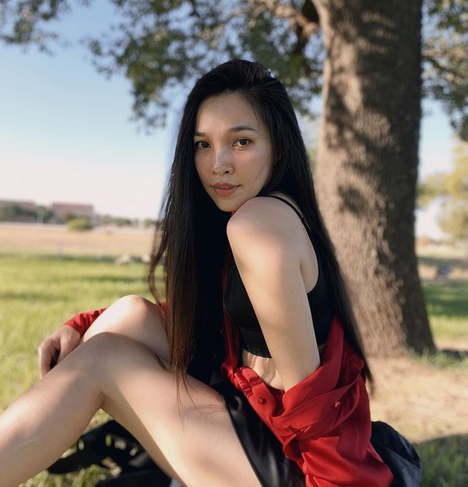 Hồi đầu năm 2019, Hiền Thục từng bị phản ứng trái chiều vì chụp ảnh phong cách bán khỏa thân. Bà mẹ một con sau đó lên tiếng giải thích cô không có ý định thay đổi sang hình tượng sốc nổi, phóng khoáng.