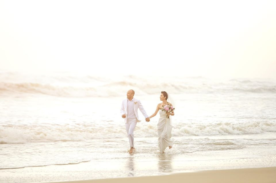 Trước đó, ngày 3/12, Xuân Lan khoe nhẫn cầu hôn khủng khi đăng ảnh nắm tay một người đàn ông trên trang cá nhân.