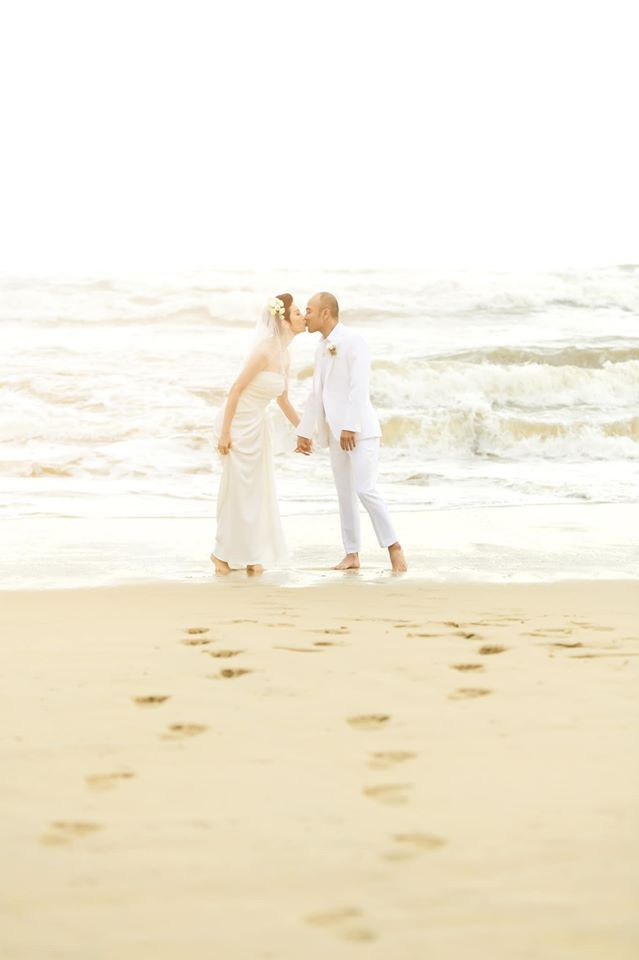 Ở tuổi ngoài 40 mới lên xe hoa, Xuân Lan được bạn bè, người hâm mộ chúc phúc.