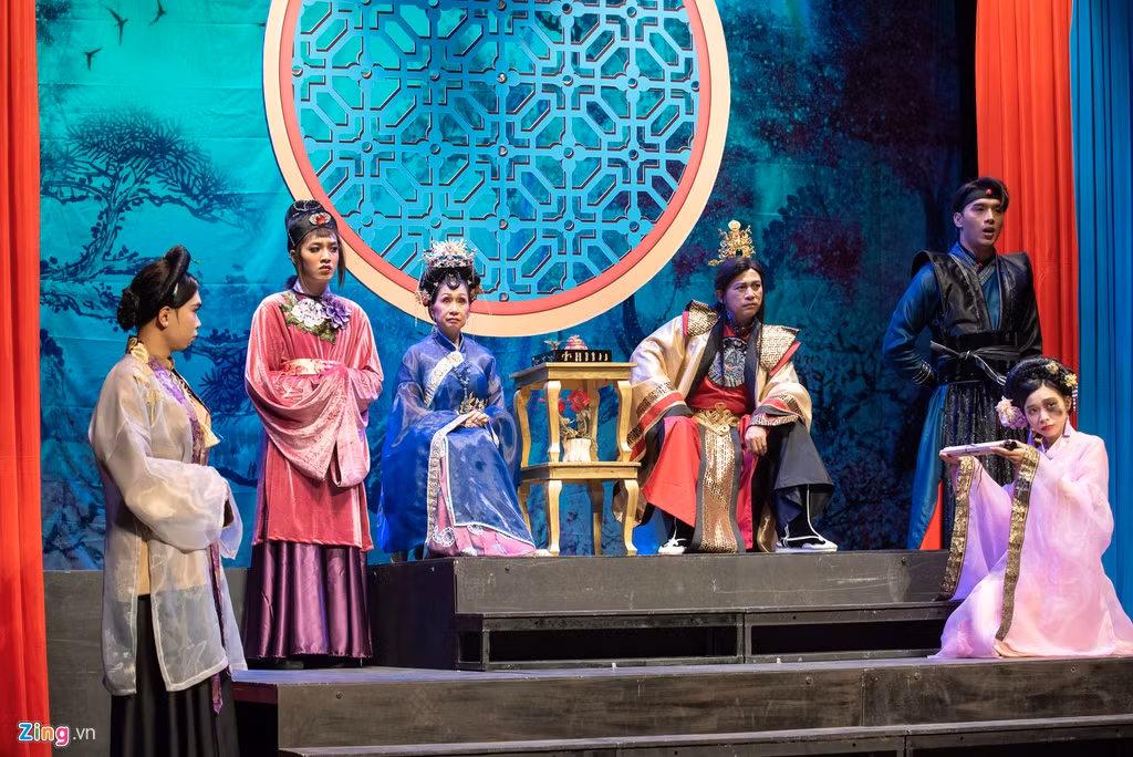 Vào dịp Tết Nguyên đán 2020, sân khấu Thế giới Trẻ sẽ có 6 vở diễn phục vụ khán giả gồm Cuộc chiến sắc đẹp, Duyên ma tình người, Thần tiên cũng nổi điên, Chuyện cũ mình bỏ qua....