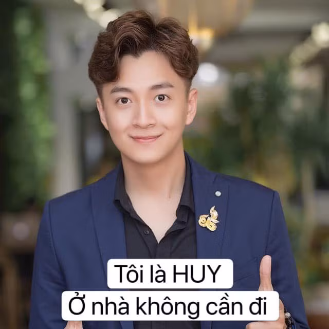 Ca sĩ Ngô Kiến Huy.
