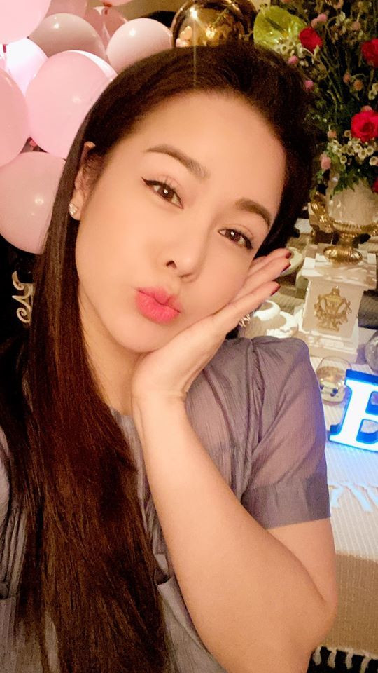 Nhật Kim Anh: "Cuộc sống là của mình, hãy trân trọng và gìn giữ. Yêu thương và chăm sóc bản thân cũng như người thân mình hơn khi còn có thể nhé!".