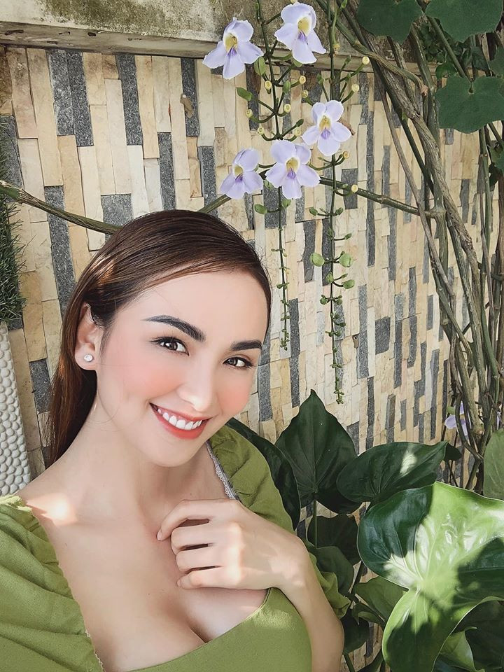 Diễm Hương đi làm sớm "kiếm chút tiền lai rai".