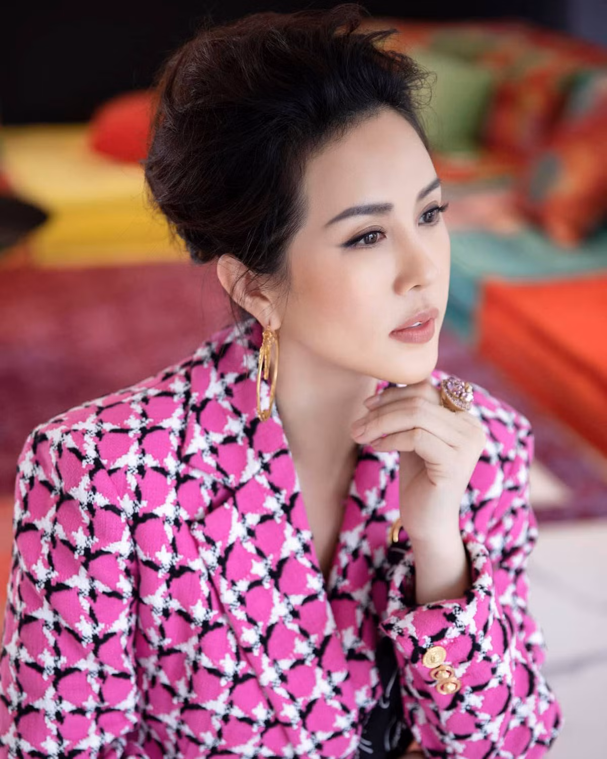 Thu Hoài sinh năm 1976, đoạt giải Hoa hậu Phu nhân trong cuộc thi tổ chức tại Mỹ năm 2012.