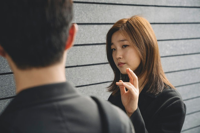 Park So Dam: Sinh năm 1991, Park So Dam từng lận đận trong nghiệp diễn, khi đã bị từ chối casting 17 lần. Tuy nhiên, đến năm 2015, diễn xuất của Park So Dam mới được nhìn nhận qua phim The Silenced và Veteran. Năm 2016, cô trở thành diễn viên 9X đầu tiên chiến thắng giải Diễn viên phụ xuât sắc tại Lễ trao giải Rồng Xanh.