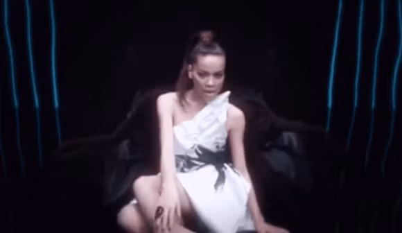 Qua ảnh đăng tải, cư dân mạng được dịp thấy lại sắc vóc chưa mấy xuất sắc của Hồ Ngọc Hà ở thời điểm đó.