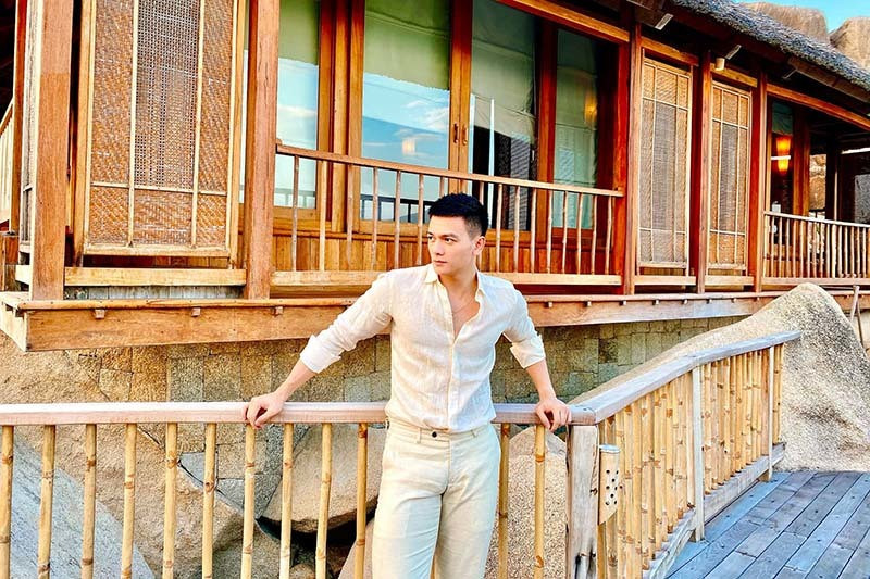 Lê Xuân Tiền khoe ảnh trong chuyến nghỉ dưỡng Nha Trang.