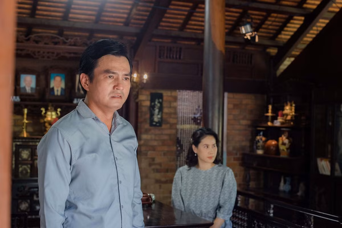 Thân Thuý Hà khiến khán giả tò mò khi đăng loạt ảnh hậu trường bộ phim mới quay đêm cùng diễn viên Cao Minh Đạt.