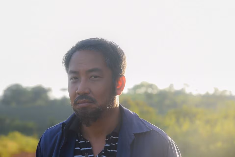 Đình Hiếu hóa trang khác lạ khi đi quay phim ở Bảo Lộc.