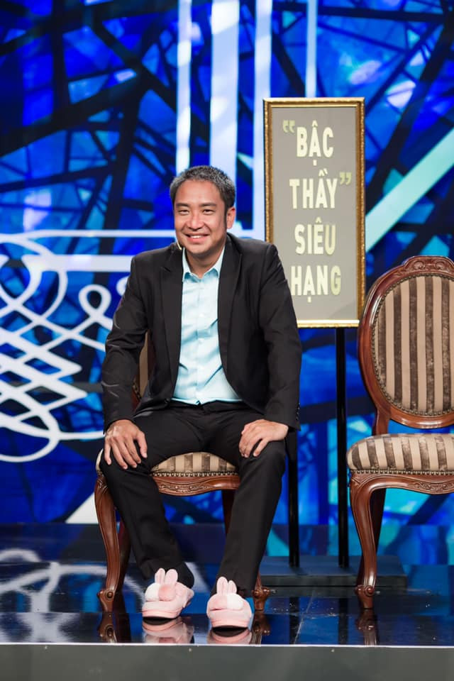 Ngoài diễn xuất, Đình Hiếu còn được biết đến với vai trò MC trong các chương trình như: 7 ngày vui sống (VTV1), Chuyến xe nhân ái (TH Vĩnh Long), Bạn của đất (TH Kiên Giang)....