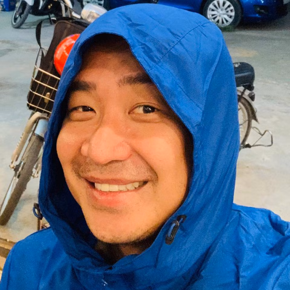 Anh cũng chia sẻ có nhiều người bất ngờ kết bạn với anh thời điểm này: "Quá nhiều người kết bạn .. thời điểm nhạy cảm quá...".