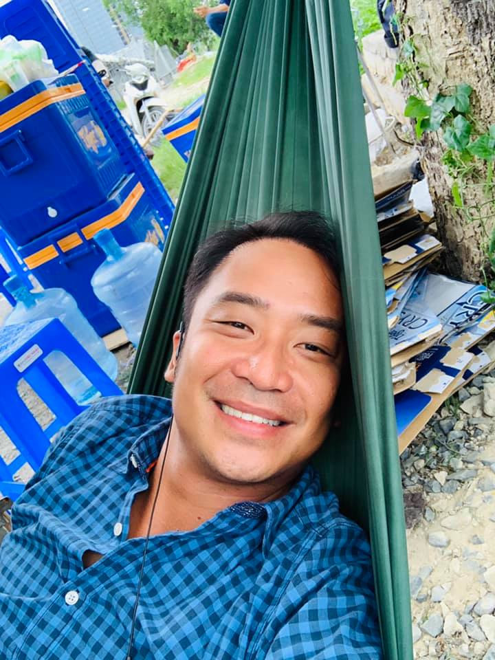 Chia sẻ về việc bị ghép hình với Tuấn "khỉ", Đình Hiếu chia sẻ anh không mấy bận tâm và cho rằng bản thân không hề giống Tuấn "khỉ".