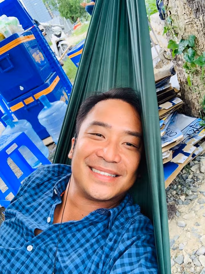 Chia sẻ về việc bị ghép hình với Tuấn "khỉ", Đình Hiếu chia sẻ anh không mấy bận tâm và cho rằng bản thân không hề giống Tuấn "khỉ".