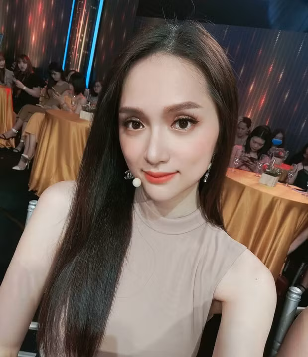 Noi tiep Ngoc Trinh, Huong Giang Idol phat ngon soc “chang co gi ngoai tien“