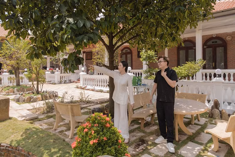 MC Đại Nghĩa thăm công trình tâm linh ý nghĩa của Lý Nhã Kỳ.