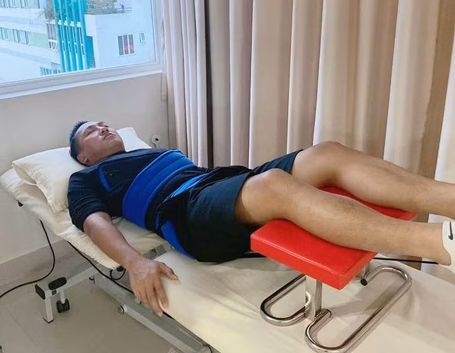 Chau Khai Phong bi nga, chan thuong day chang lung gio ra sao?