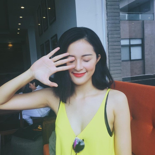 Tuy nhiên nữ diễn viên không được đánh giá cao về khả năng chuyên môn. Thậm chí, diễn xuất của Hạ Vi vẫn “dậm chân tại chỗ” khiến cái mác “bình hoa di động” vẫn được gọi kèm cùng người đẹp này.