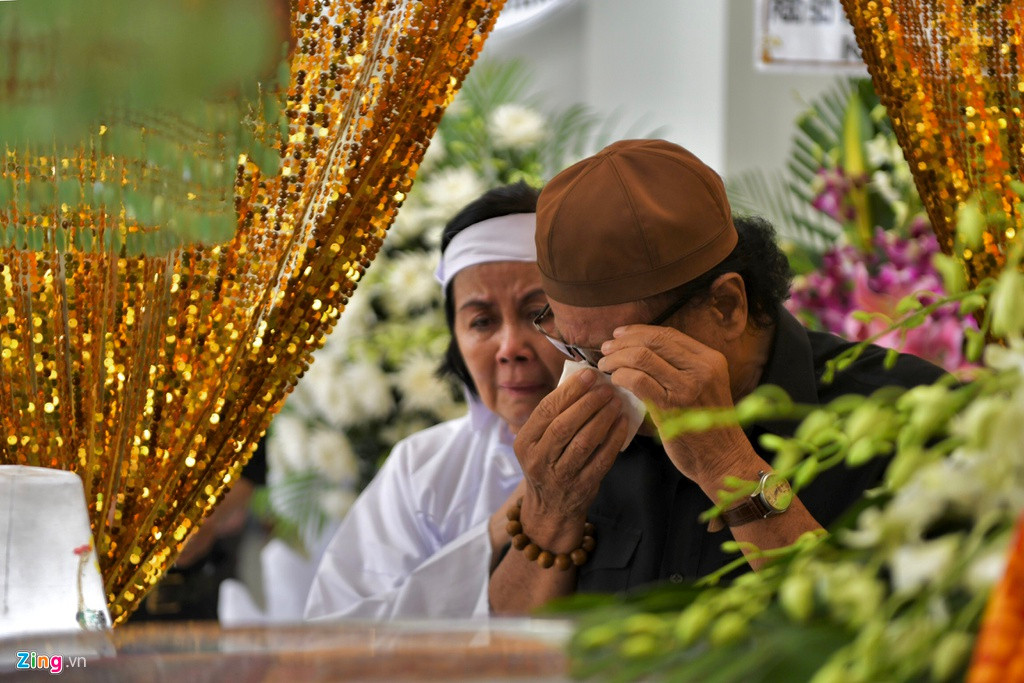 Đạo diễn Lê Cung Bắc hợp tác với Chánh Tín trong phim Ván bài lật ngửa. Đây cũng là bộ phim thành công, để lại tiếng vang lớn nhất trong sự nghiệp của cố diễn viên. Đứng trước linh cữu Chánh Tín, Lê Cung Bắc bật khóc.