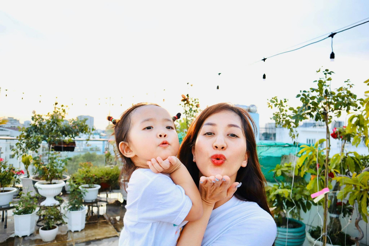 Phan Hiển quyết định đặt tên cho vườn hồng là Bina Garden, được ghép từ tên của hai con Kubi và Ana. Anh dự định mua thêm nhiều loài hoa hồng khác và tạo một số góc ‘sống ảo’ để hai vợ chồng ngồi uống trà, cà phê và hít thở không khí trong lành vào buổi tối.