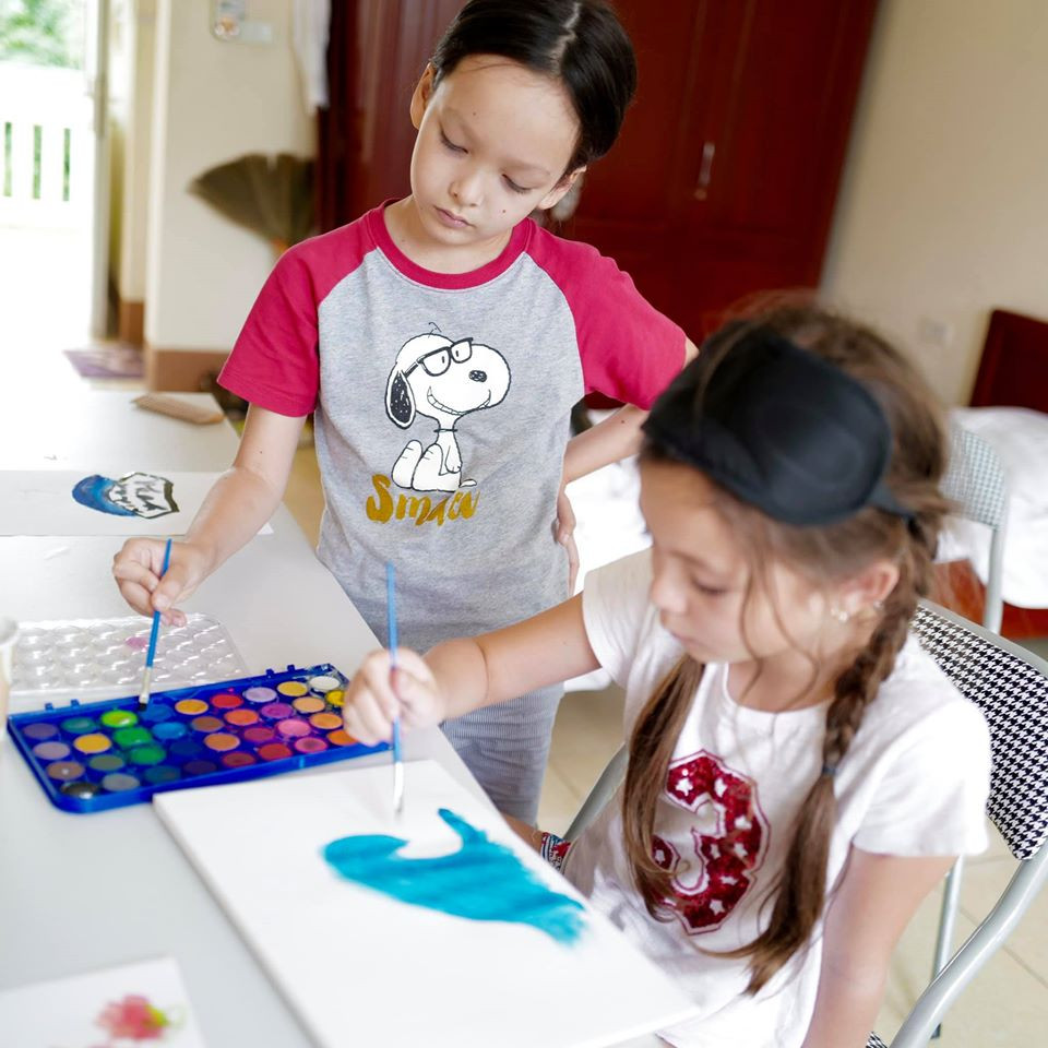 Ở nơi cách ly, Hồng Nhung dành nhiều thời gian để tập thể thao, yoga. Trong khi đó, Tôm và Tép cũng nhanh chóng thích nghi với cuộc sống nơi đây. Cả hai tìm niềm vui bằng cách vẽ tranh, gọi điện cho bạn bè...