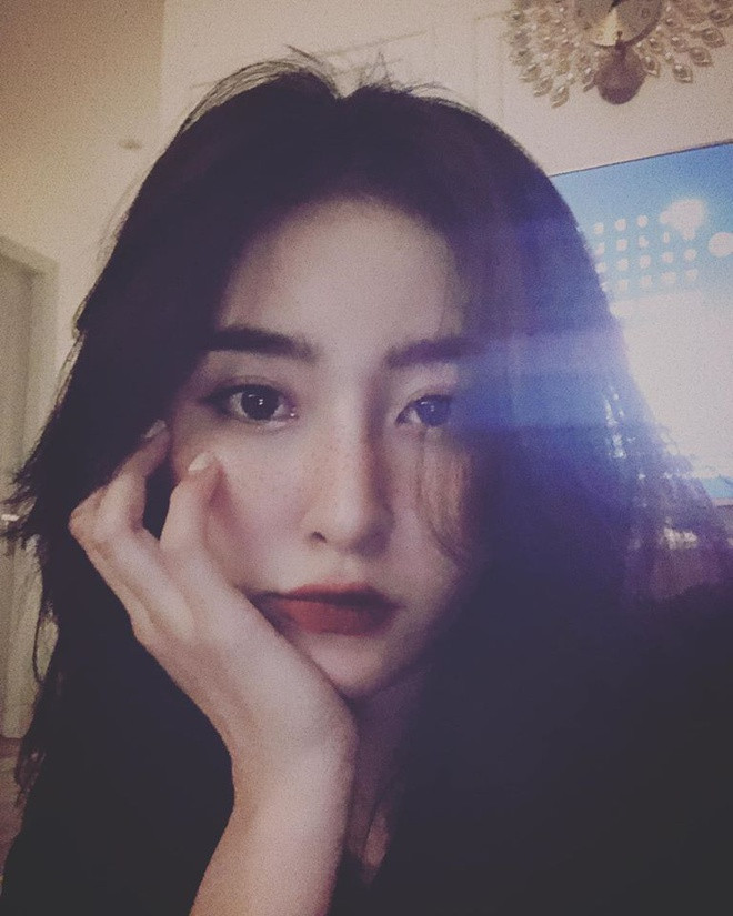 Hoa hậu chuyển giới Hương Giang cho hay cô thấy mình và Huyền Thoại có nhiều điểm chung trên gương mặt.