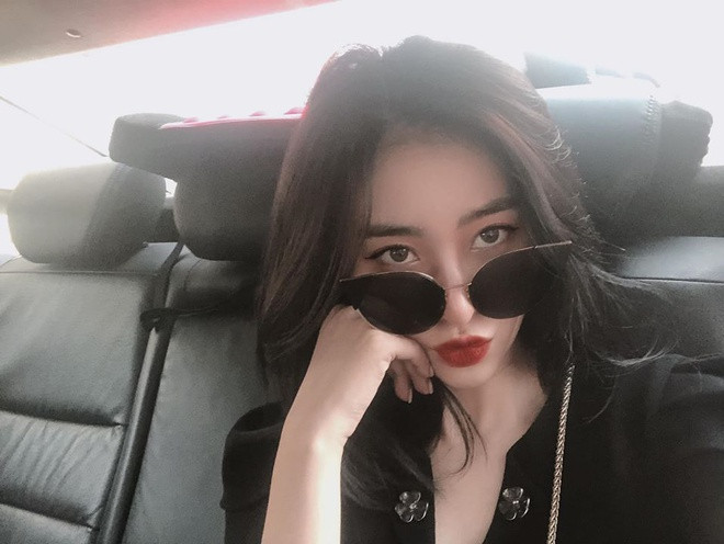 Huyền Thoại sinh năm 1996, quê Vũng Tàu, hiện sinh sống và làm việc tại TP.HCM. 9X cho biết cô đã từng bị phản bội 2 lần. Tình đầu của Huyền Thoại là chàng trai ở Hà Nội. Cô thừa nhận có thể do bản thân đã quan tâm quá mức so với nhu cầu của người yêu khiến anh mệt mỏi nên đã có mối quan hệ không rõ ràng với 3 cô gái khác trong thời gian quen cô. 9X phát hiện bạn trai phản bội vào đúng ngày Valentine - một kỷ niệm cô không thể nào quên. Tới người thứ hai, dù đã rút kinh nghiệm nhưng chuyện này vẫn lặp lại.