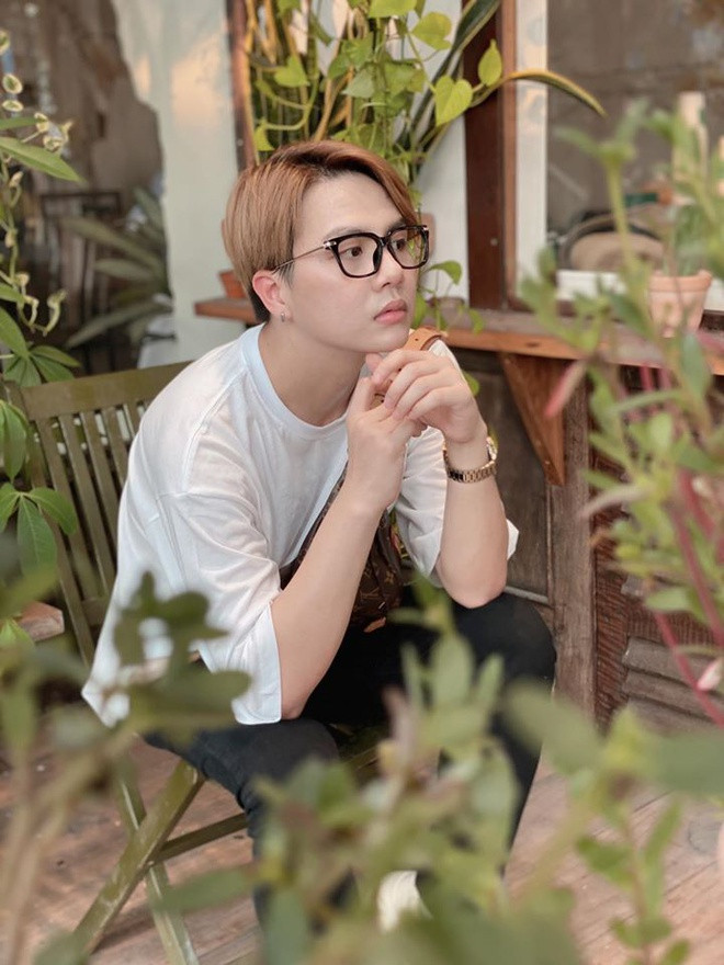 Diễn viên sinh năm 1994 hiện đã có chỗ đứng trong nghề. Anh đóng phim, tham gia nhiều game show.