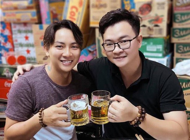 Từ một ca sĩ ít tên tuổi, Hoài Lâm vụt sáng sau Gương mặt thân quen 2014. Ban đầu, anh bị nghi ngờ gây chú ý bằng mác con nuôi của Hoài Linh, nhưng nam ca sĩ đã chứng tỏ thực lực qua từng đêm thi. Bước ra khỏi chương trình, Hoài Lâm đắt show biểu diễn trong và ngoài nước, có lượng fan đông đảo.