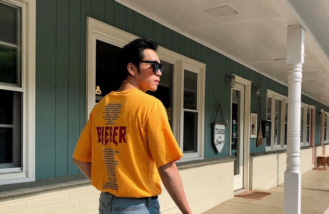 Sau 4 năm đăng quang, Bạch Công Khanh có sự thay đổi về phong cách. Không còn thư sinh như trước, hình ảnh hiện tại của anh chững chạc, cá tính hơn.