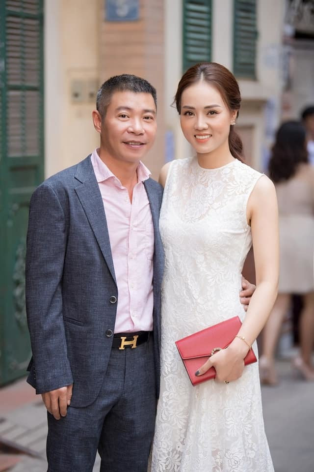 Ngọc Hà, bạn gái kém 15 tuổi của NSND Công Lý đang là phóng viên mảng văn hóa giải trí tại Hà Nội, từng lọt chung kết HH du lịch Việt Nam.