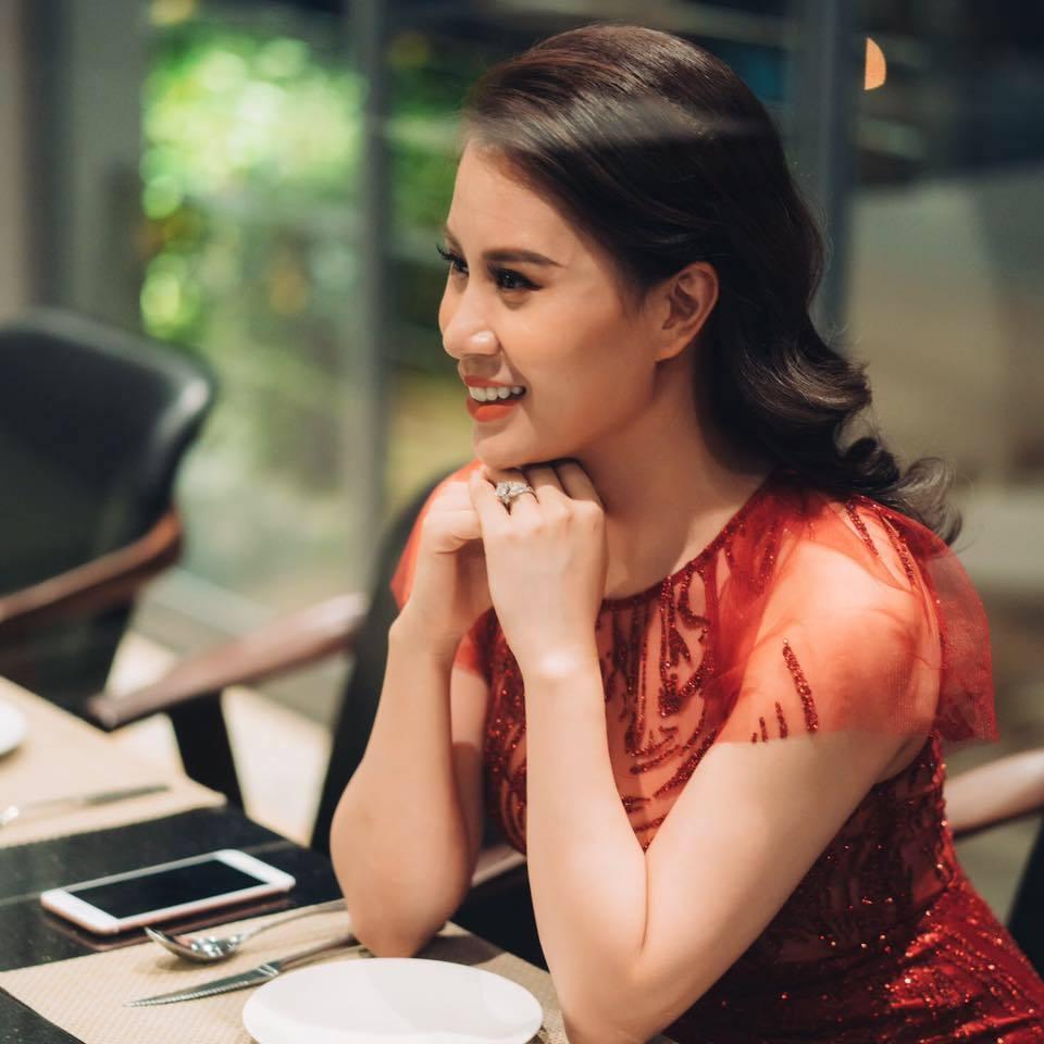 Những hình ảnh khoe vóc dáng nóng bỏng của Ngọc Hương trên trang cá nhân nhận được nhiều khen ngợi từ phía khán giả.