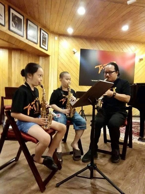 Diva Hồng Nhung chia sẻ các hoạt động trong buổi sáng của gia đình nhỏ.