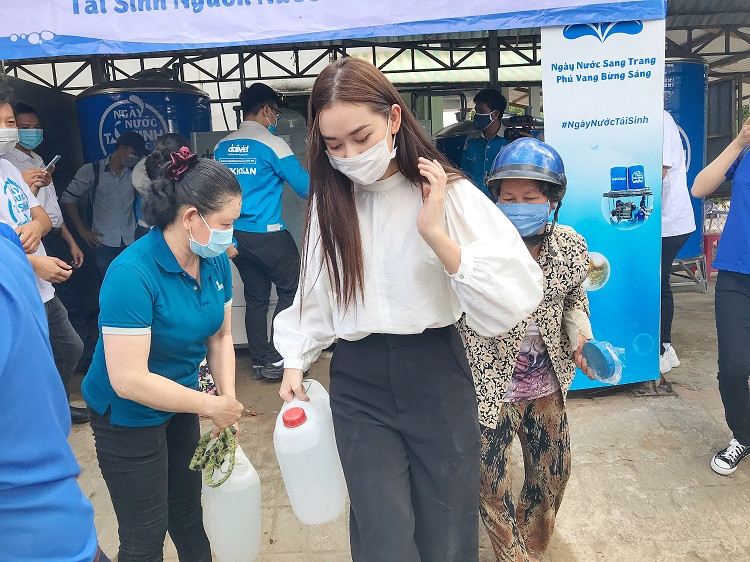 Được biết, chương trình “Ngày nước tái sinh” sẽ mang 13 hệ thống lọc công nghiệp đến với bà con miền Tây.