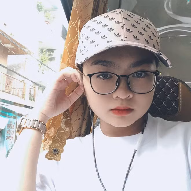 Ở tuổi 18, Thiện Nhân ngày càng lớn phổng phao và ra dáng nữ tính. Trên trang cá nhân, quán quân Giọng hát Việt nhí 2014 thường xuyên khoe ảnh bản thân trong các hoạt động thường nhật.