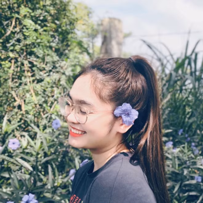 "Thiện Nhân lúc trước nhút nhát và lo sợ nhiều thứ. Còn tôi bây giờ, trưởng thành và tự tin hơn. Nếu gặp khó khăn hay sự cố trong cuộc sống, tôi có thể tự giải quyết và vượt qua được. Tính cách của tôi cũng thay đổi ít nhiều, càng lớn tôi càng biết cách mở lòng hơn, trở nên vui tươi và "lầy lội" hơn, tạo nên nguồn năng lượng tích cực cho chính mình và mọi người xung quanh. Còn Thiện Nhân lúc trước ít nói và trầm tính lắm", cô tiết lộ.