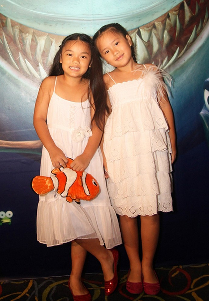 Trong đó, 2 con gái ca sĩ Mỹ Lệ là Misa và Misu càng lớn càng phổng phao, được nhiều người ngợi khen về thành tích học tập xuất sắc.