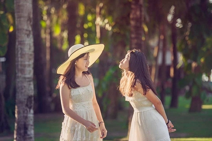 Do sinh ra trong gia đình có đủ điều kiện nên trước khi đi du học, Mỹ Lệ phải hướng dẫn các con cách sinh hoạt, chăm sóc bản thân. Nữ ca sĩ tâm sự dù yêu thương các con nhưng luôn nghiêm khắc và rèn giũa các bé từ nhỏ.