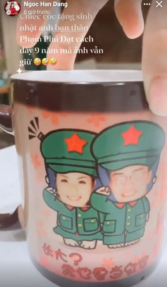 Ngọc Hân gặp gỡ và bén duyên với chồng sắp cưới Phạm Phú Đạt sau 1 năm đăng quang Hoa hậu Việt Nam. Dù bên nhau gần thập kỷ nhưng gần đây nàng hậu mới công khai Phạm Phú Đạt khi cả hai tính chuyện trăm năm. Hôn phu Ngọc Hân sở hữu học thức cao và có "tướng phu thê" với người đẹp, đang công tác tại Bộ Ngoại giao.