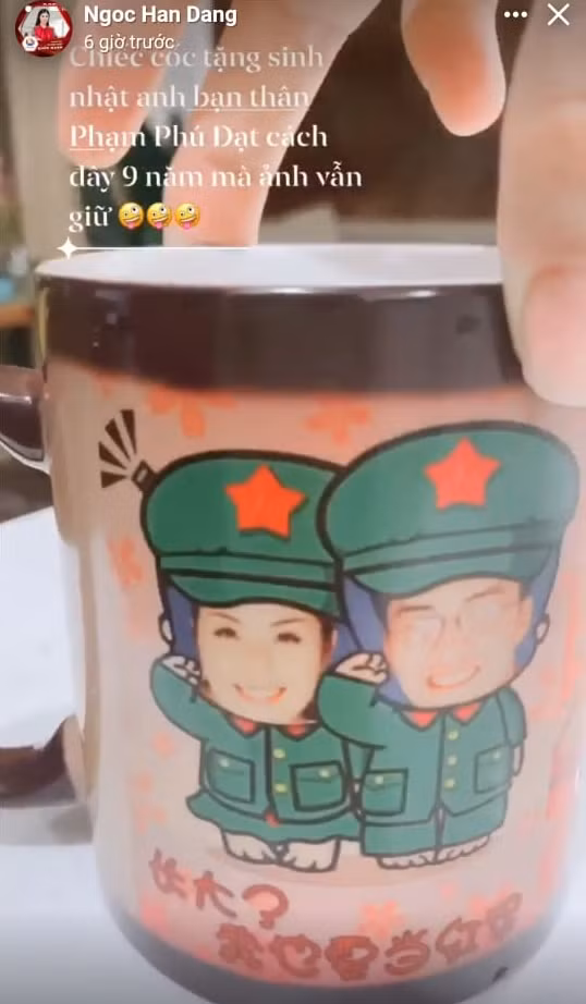 Ngọc Hân gặp gỡ và bén duyên với chồng sắp cưới Phạm Phú Đạt sau 1 năm đăng quang Hoa hậu Việt Nam. Dù bên nhau gần thập kỷ nhưng gần đây nàng hậu mới công khai Phạm Phú Đạt khi cả hai tính chuyện trăm năm. Hôn phu Ngọc Hân sở hữu học thức cao và có "tướng phu thê" với người đẹp, đang công tác tại Bộ Ngoại giao.