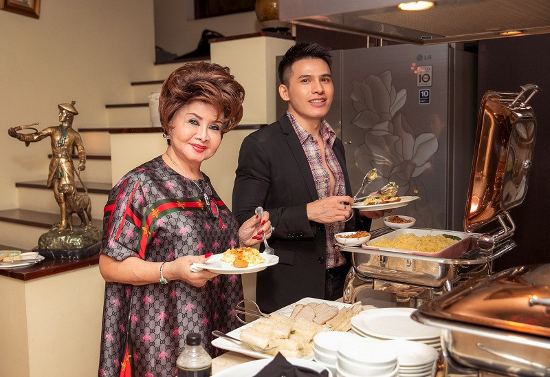 Ca sĩ Quốc Thiên cũng góp mặt.