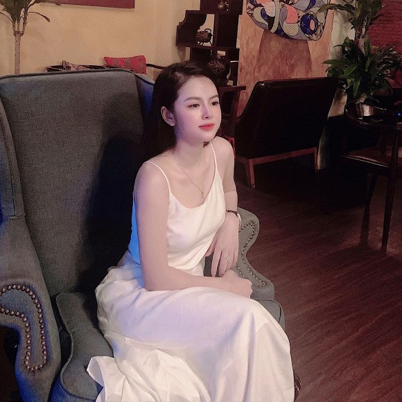 Cuộc sống bình yên và hình ảnh xinh đẹp của nữ diễn viên "Đi qua mùa hạ" ngoài đời.