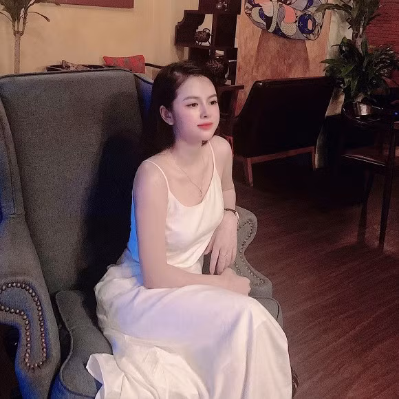 Cuộc sống bình yên và hình ảnh xinh đẹp của nữ diễn viên "Đi qua mùa hạ" ngoài đời.